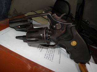 detienen-a-sicario-de-banda-lagran-familia-armas