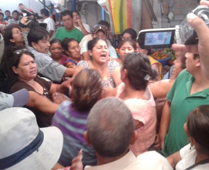 pelea-comerciantes-mercado-chacra-a-la-olla