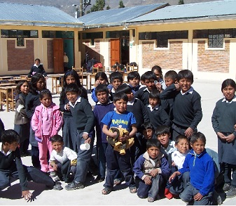 gobierno-entregar.uniformes-a-escolares